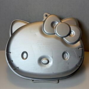 Wilton 2012 Hello Kitty Aluminum Cake Pan Mold 2105-7575